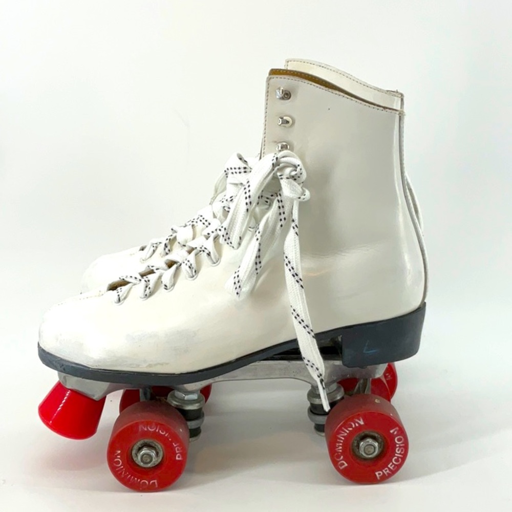 Vintage White Women's Roller Skates with Red Wheels - Picture 3 of 4